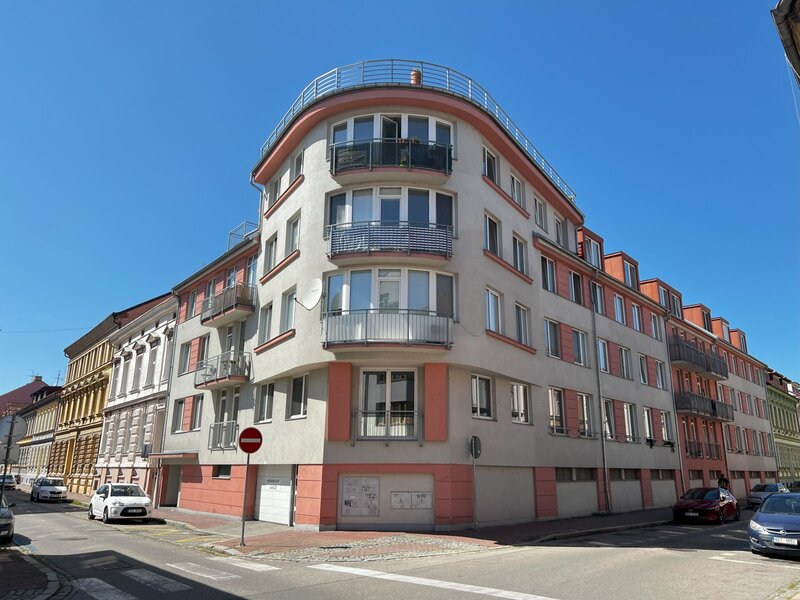 Byt 3+kk s balkonem a možností garáže v domě – Riegrova, České Budějovice
