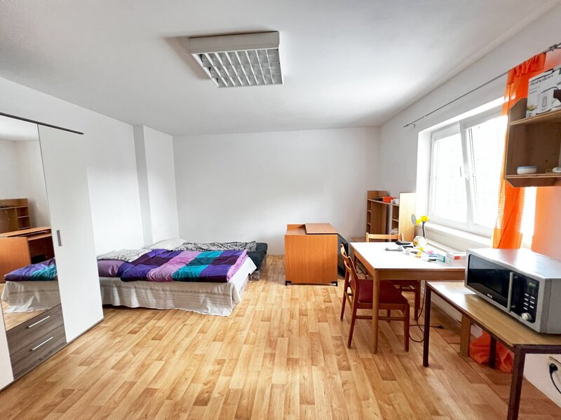 Pronájem bytu 1+kk v rodinném domě – České Budějovice, ulice Dlouhá