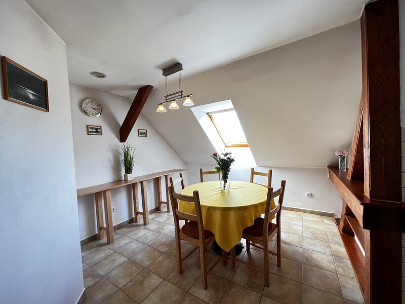 Investiční příležitost! Dům se 6 apartmány u Lipna.