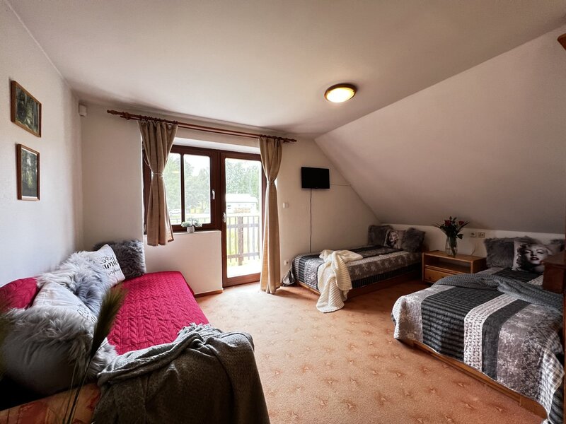 Investiční příležitost! Dům se 6 apartmány u Lipna.