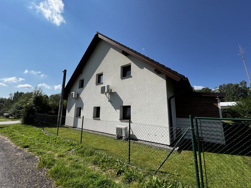 Investiční příležitost! Dům se 6 apartmány u Lipna.