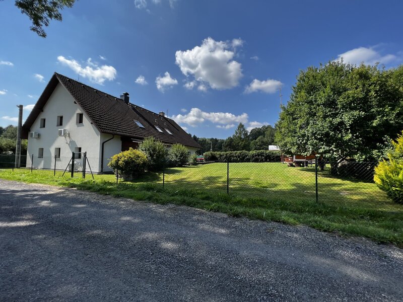 Investiční příležitost! Dům se 6 apartmány u Lipna.