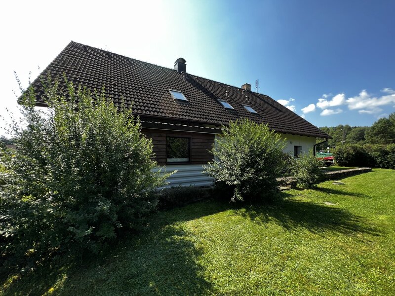 Investiční příležitost! Dům se 6 apartmány u Lipna.