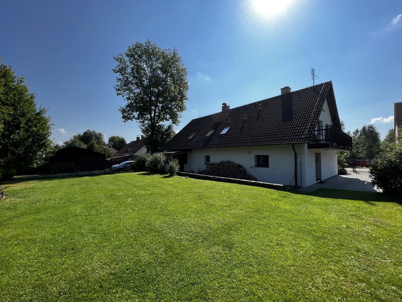 Investiční příležitost! Dům se 6 apartmány u Lipna.