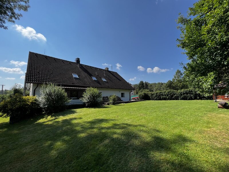 Investiční příležitost! Dům se 6 apartmány u Lipna.