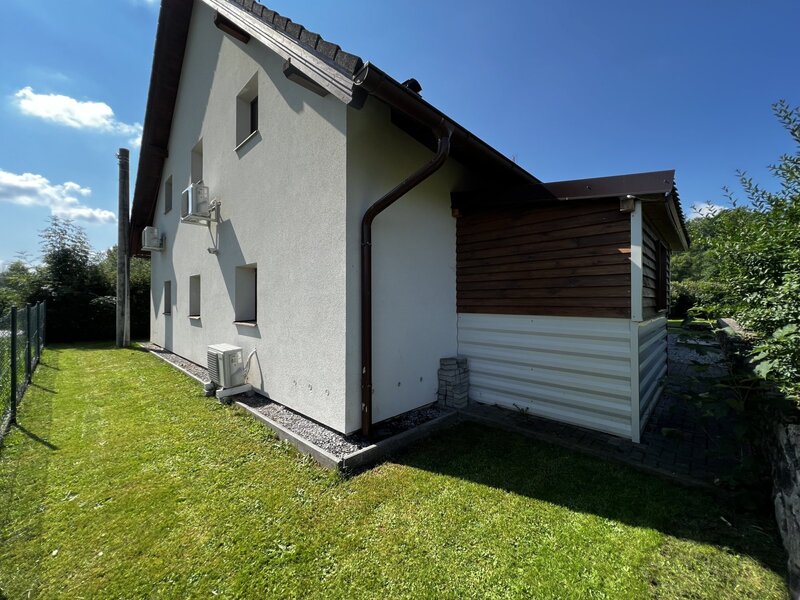 Investiční příležitost! Dům se 6 apartmány u Lipna.