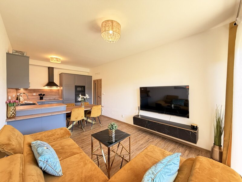 BYT 2+KK SE ZAHRADOU, TERASOU A PARKOVACÍM STÁNÍM – WILLOW RESORT, ČESKÉ VRBNÉ