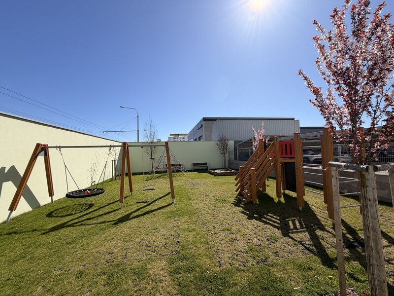 BYT 2+KK SE ZAHRADOU, TERASOU A PARKOVACÍM STÁNÍM – WILLOW RESORT, ČESKÉ VRBNÉ