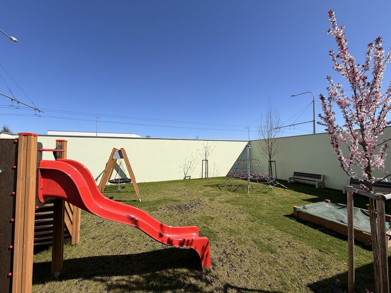 BYT 2+KK SE ZAHRADOU, TERASOU A PARKOVACÍM STÁNÍM – WILLOW RESORT, ČESKÉ VRBNÉ