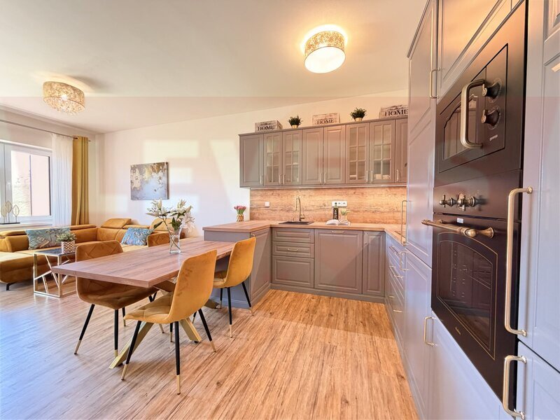 BYT 2+KK SE ZAHRADOU, TERASOU A PARKOVACÍM STÁNÍM – WILLOW RESORT, ČESKÉ VRBNÉ