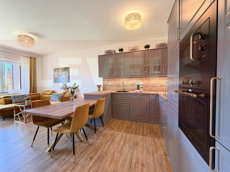 BYT 2+KK SE ZAHRADOU, TERASOU A PARKOVACÍM STÁNÍM – WILLOW RESORT, ČESKÉ VRBNÉ