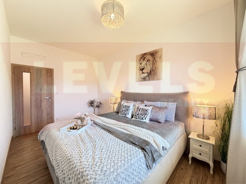 BYT 2+KK SE ZAHRADOU, TERASOU A PARKOVACÍM STÁNÍM – WILLOW RESORT, ČESKÉ VRBNÉ