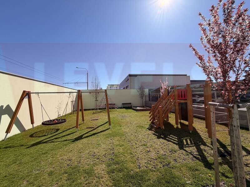 BYT 2+KK SE ZAHRADOU, TERASOU A PARKOVACÍM STÁNÍM – WILLOW RESORT, ČESKÉ VRBNÉ