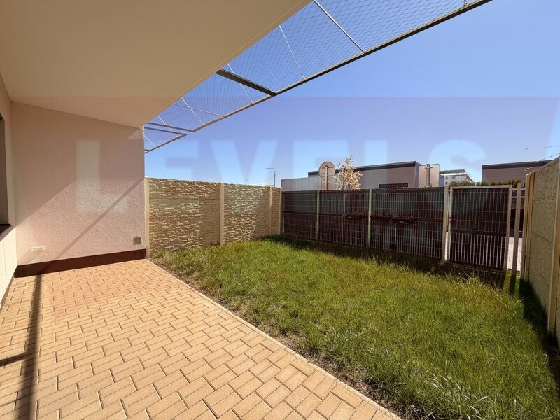 BYT 2+KK SE ZAHRADOU, TERASOU A PARKOVACÍM STÁNÍM – WILLOW RESORT, ČESKÉ VRBNÉ