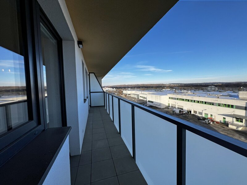 Jedinečná nabídka bytu 2+kk s velkým balkonem, vlastní garážové stání a sklep, České Budějovice